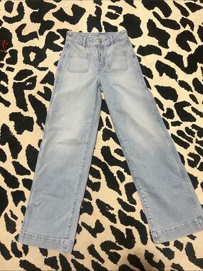 Old Navy sky high rise wide leg jeans.  Light blue.  Size 2, 28" length